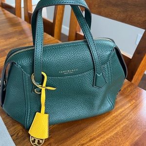 Stylish Tory Burch green Perry Small Satchel.